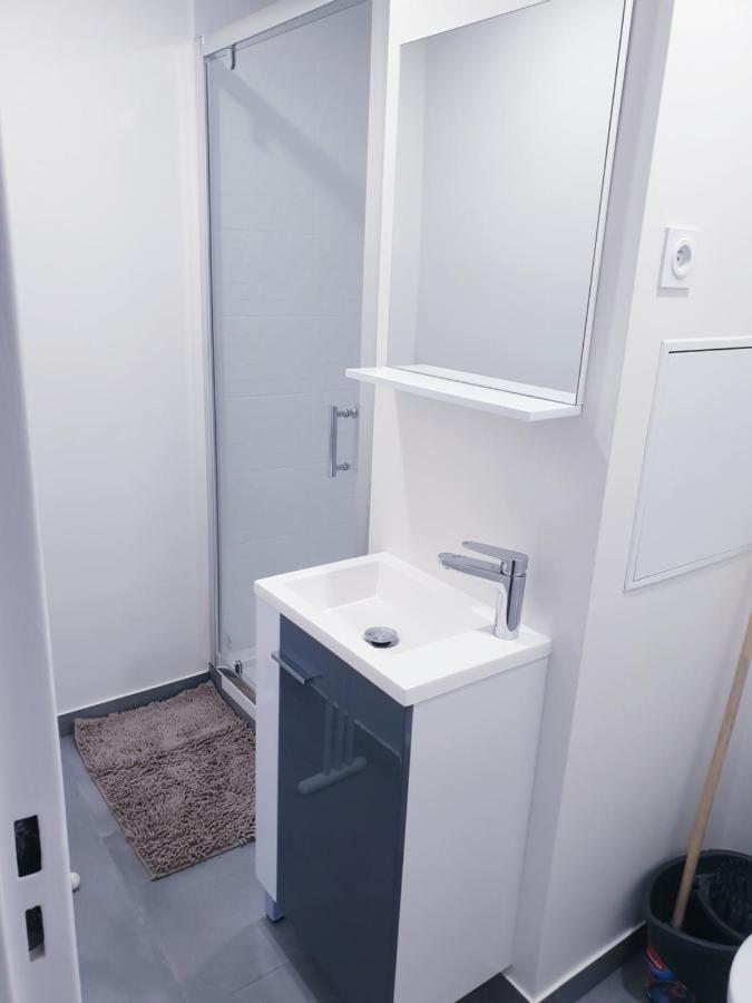 ניס Big Flat Sea Vieuw 95 M2 5 Rooms Near Airport 5 Min Train 3 Min And Tram On Site, Beach 7 Min, 2 Showers And 2 Toilets , Neuf Grand Appartement 95 M2 5 Chambres Proche Aeroport 5 Min Train 3 Min Et Tramway Sur Place, Plage 7 Min 2 Douches Et 2 Wc Vue מראה חיצוני תמונה