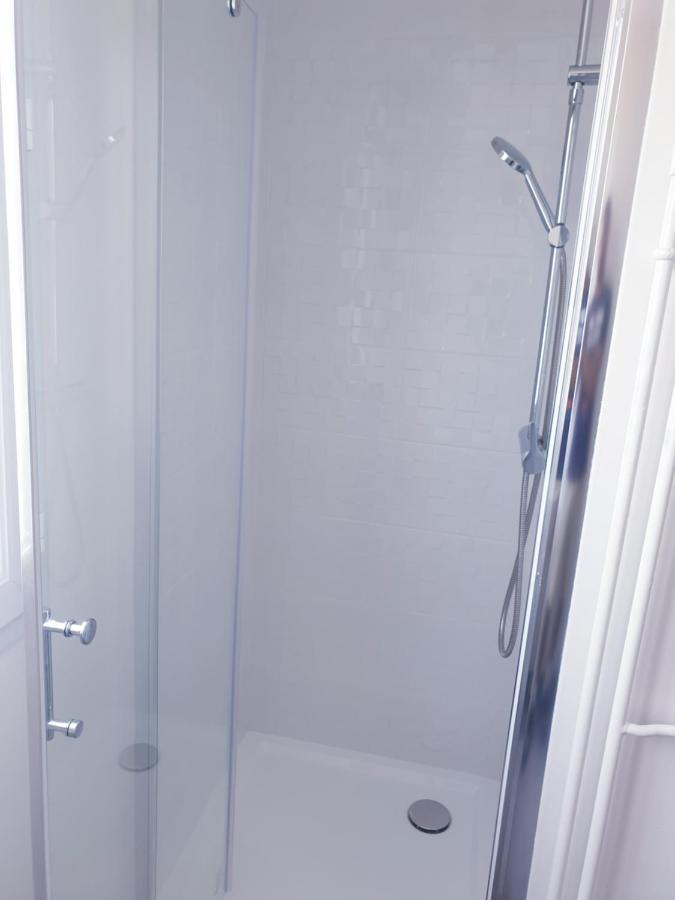 ניס Big Flat Sea Vieuw 95 M2 5 Rooms Near Airport 5 Min Train 3 Min And Tram On Site, Beach 7 Min, 2 Showers And 2 Toilets , Neuf Grand Appartement 95 M2 5 Chambres Proche Aeroport 5 Min Train 3 Min Et Tramway Sur Place, Plage 7 Min 2 Douches Et 2 Wc Vue מראה חיצוני תמונה