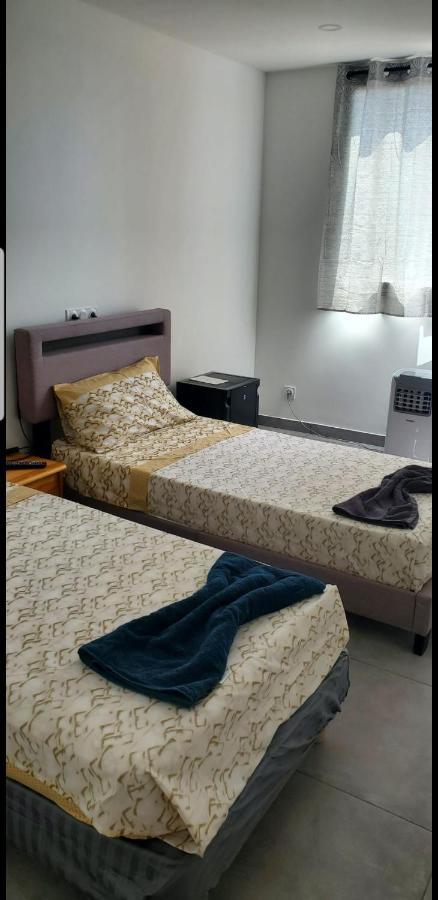 ניס Big Flat Sea Vieuw 95 M2 5 Rooms Near Airport 5 Min Train 3 Min And Tram On Site, Beach 7 Min, 2 Showers And 2 Toilets , Neuf Grand Appartement 95 M2 5 Chambres Proche Aeroport 5 Min Train 3 Min Et Tramway Sur Place, Plage 7 Min 2 Douches Et 2 Wc Vue מראה חיצוני תמונה