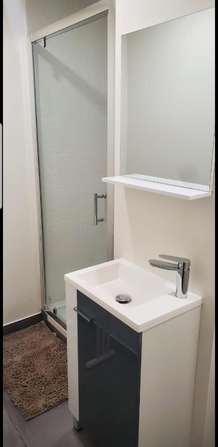 ניס Big Flat Sea Vieuw 95 M2 5 Rooms Near Airport 5 Min Train 3 Min And Tram On Site, Beach 7 Min, 2 Showers And 2 Toilets , Neuf Grand Appartement 95 M2 5 Chambres Proche Aeroport 5 Min Train 3 Min Et Tramway Sur Place, Plage 7 Min 2 Douches Et 2 Wc Vue מראה חיצוני תמונה